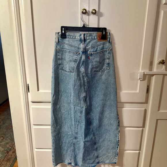 💙Levi's Iconic Side-Slit Denim Maxi Skirt - Not In The Mood💙 - Picture 4 of 8